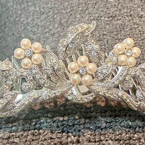 Elegant Silver Floral Hair Comb Tiara with crystals and Faux pearls.